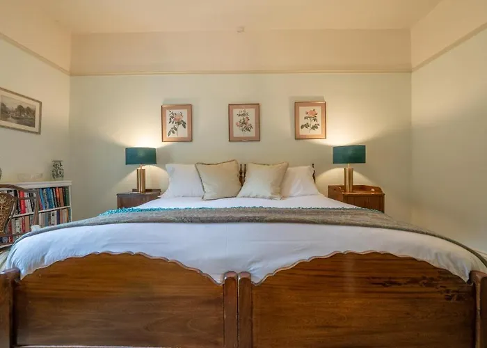 Pantybeiliau House Bed & Breakfast